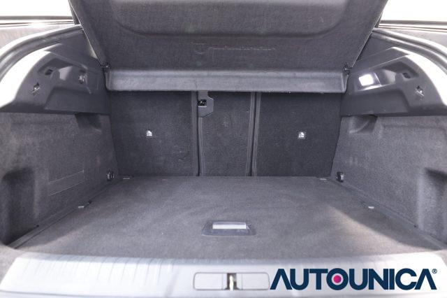 PEUGEOT 3008 HYBRID 136 E-DCS6 ALLURE FARI LED