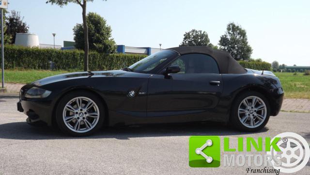 BMW Z4 ( E85 ) 2.2i roadster con interni in pelle rossa