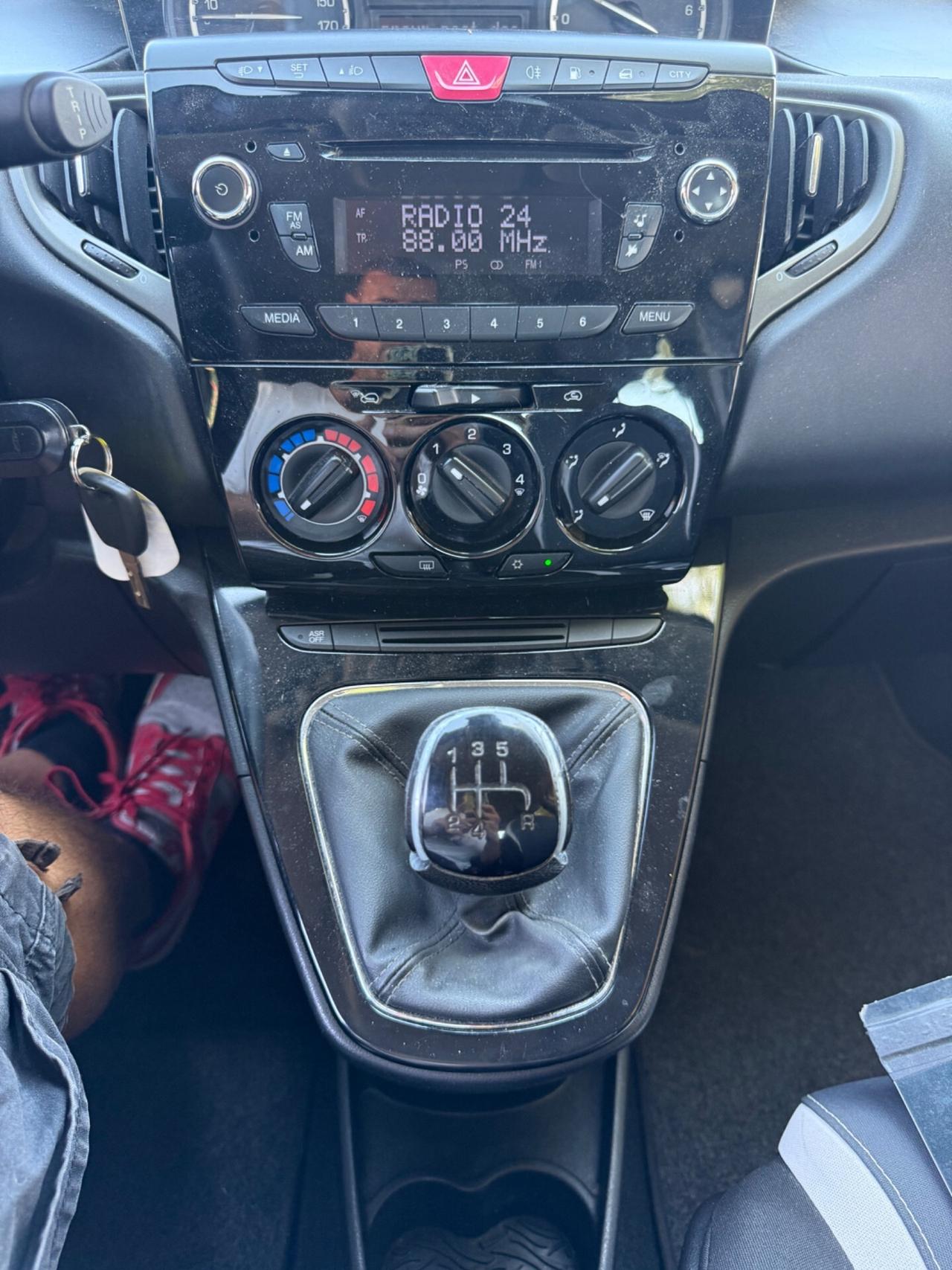Lancia Ypsilon Ecochic Euro6B neopatentati uniprop