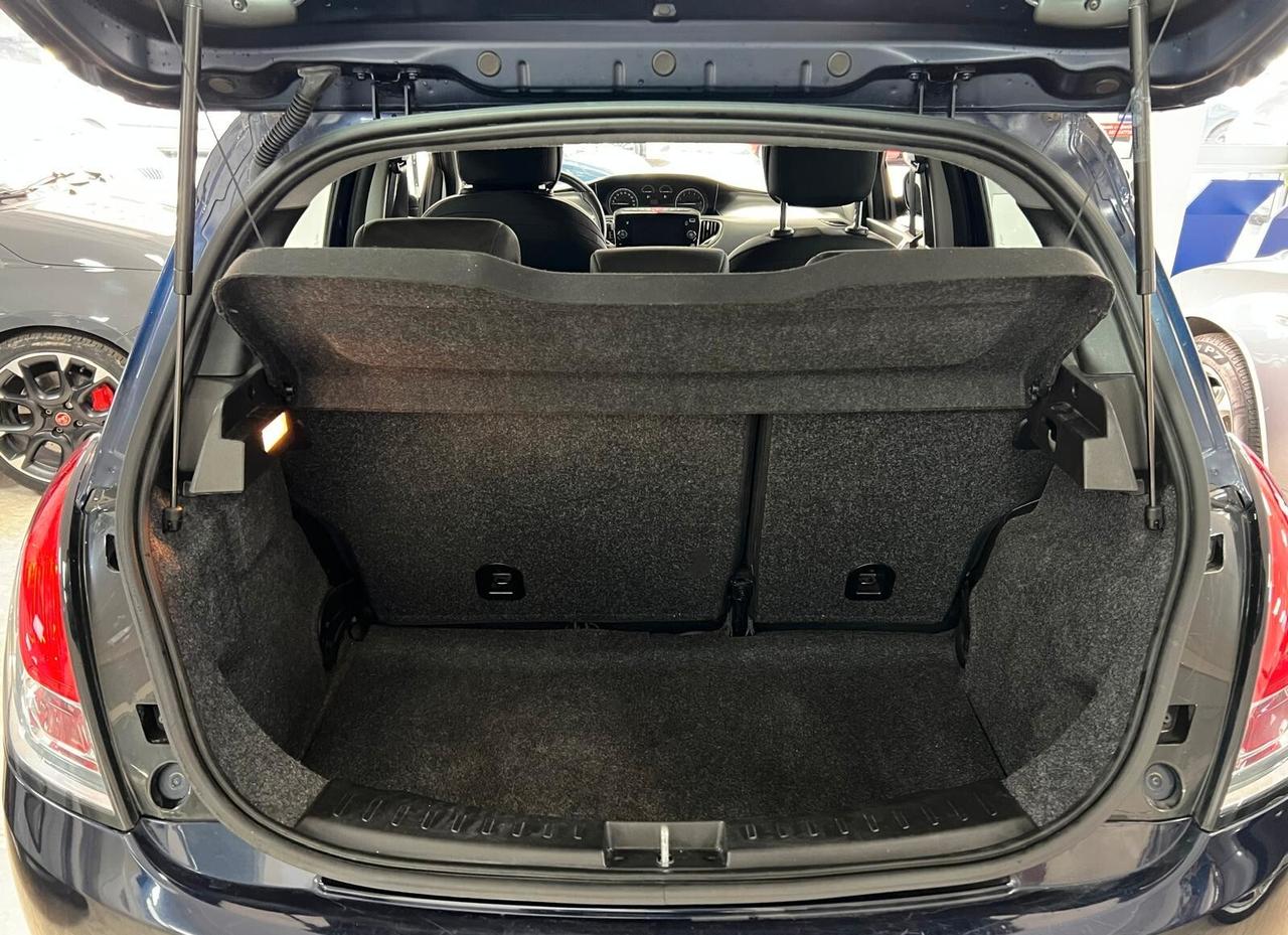 Lancia Ypsilon 1.0 FireFly 5 porte S&S Hybrid Ecochic Gold