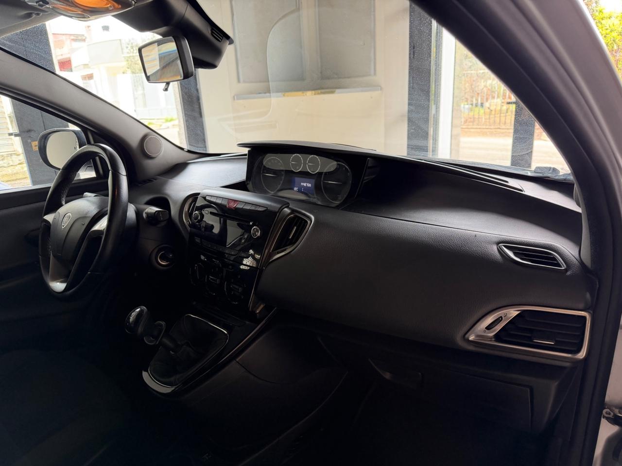 Lancia Ypsilon 1.2 69 CV 5 porte GPL Ecochic Platinum