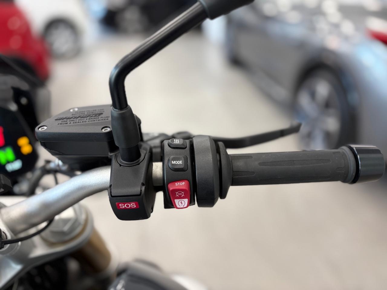 Bmw R 1250 Triple Black 2023 km 15000 AKRAPOVIC