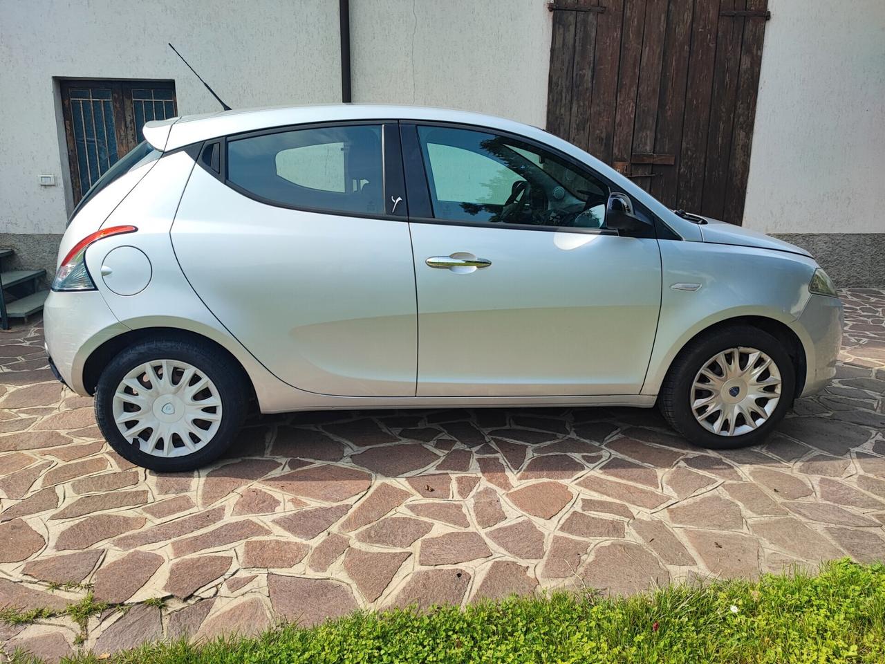 Lancia Ypsilon 1.2 Benz 5 porte euro 5B neopatentati