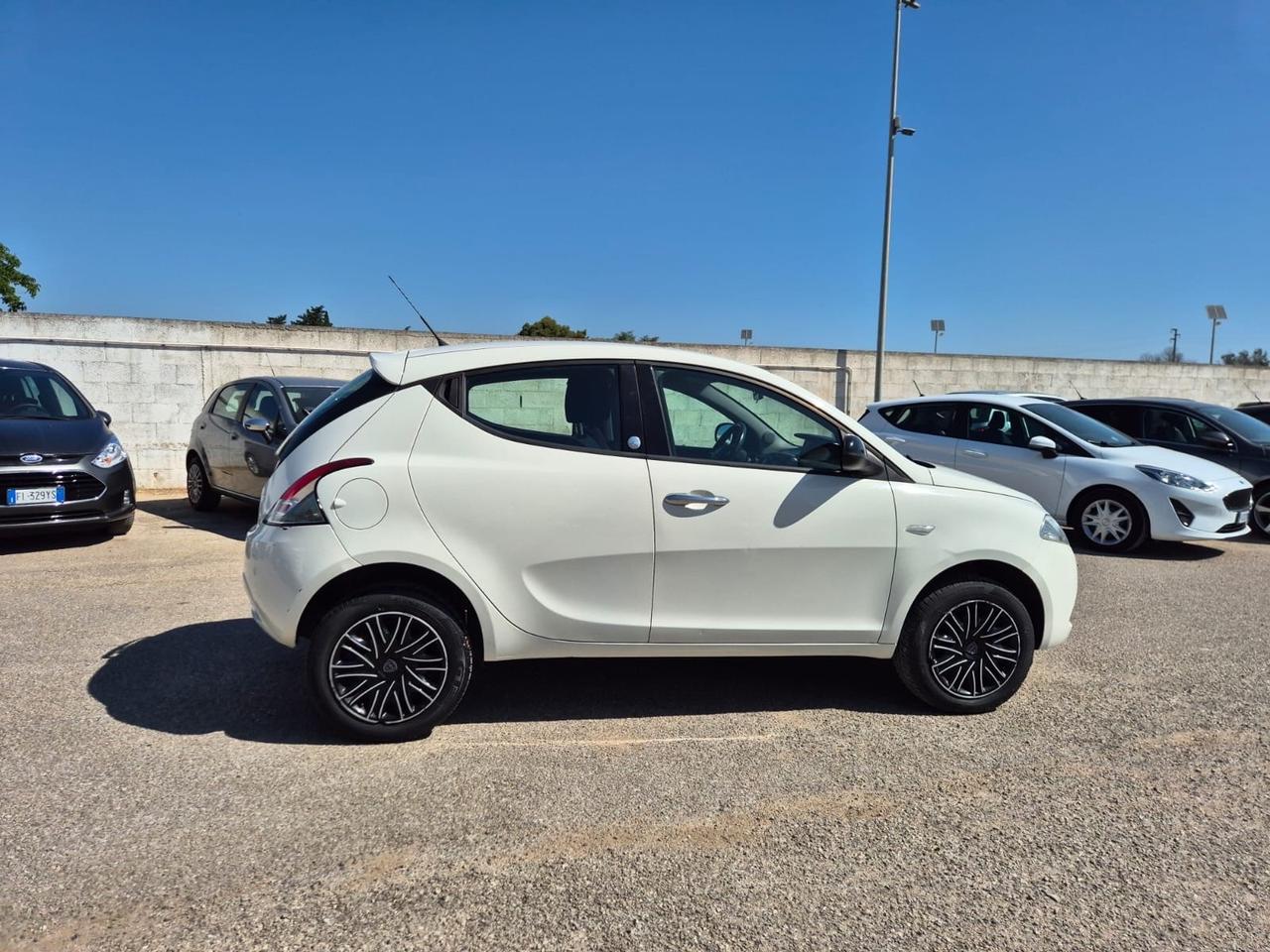 Lancia Ypsilon 0.9 TwinAir 85 CV 5 porte Metano Ecochic Gold