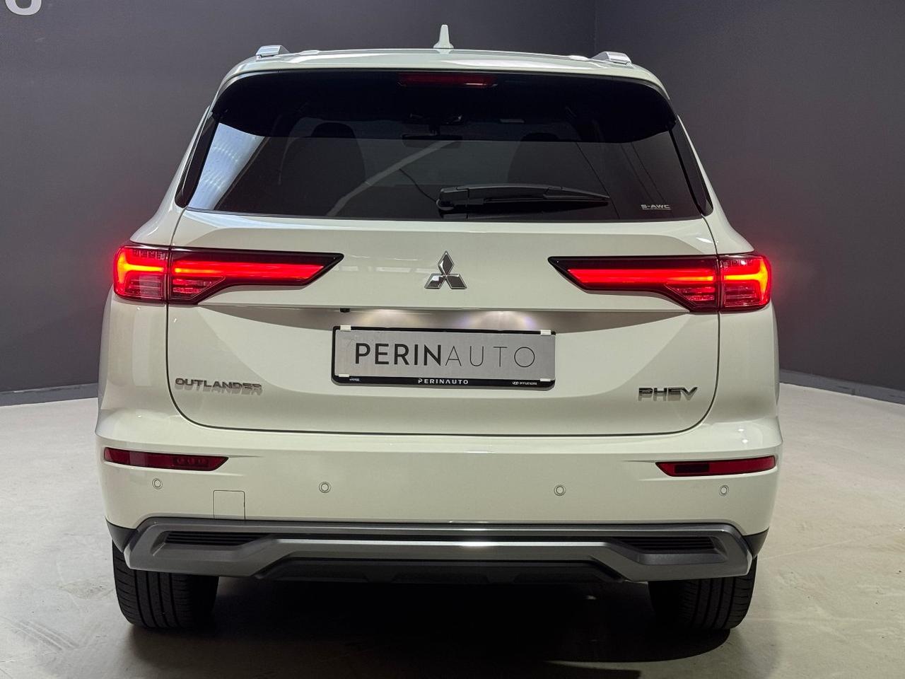 Mitsubishi Outlander 2.4 phev Intense con 8 Anni di Garanzia