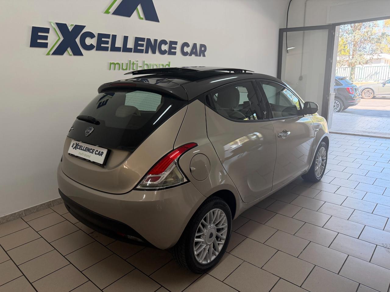 Lancia Ypsilon 1.2 69 CV 5p. Gold TETTO PANO/BI-COLOR/CLIMA