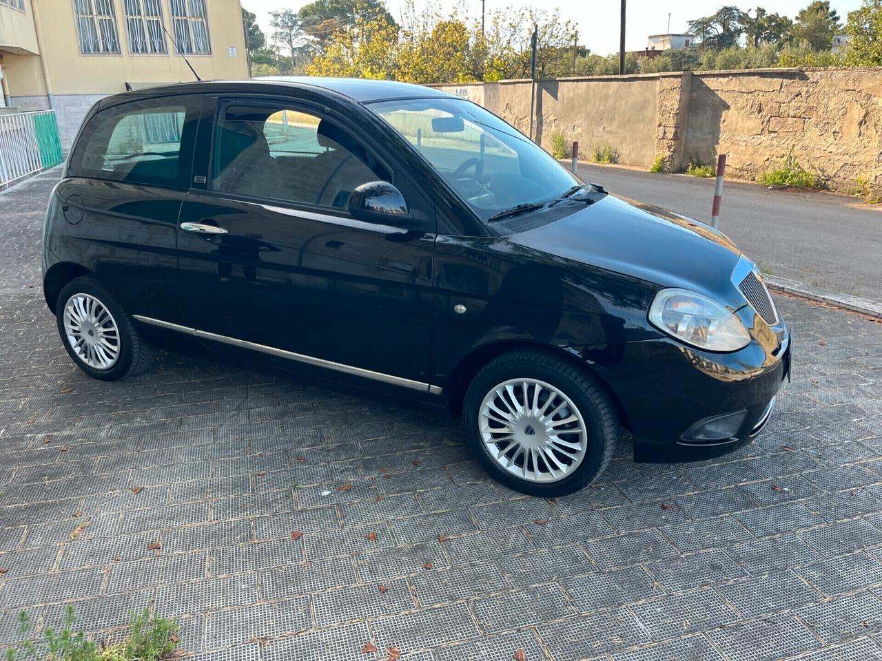 Lancia Ypsilon 1.2 69 CV Diva X NeoPatentati