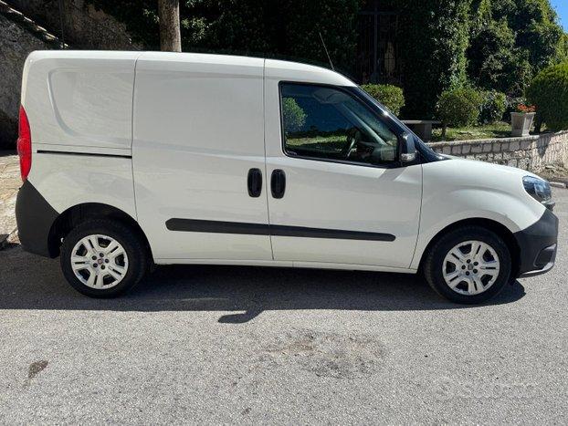 FIAT DOBLO' 1.6 MjT CARGO 3 POSTI PORTA LATERALE