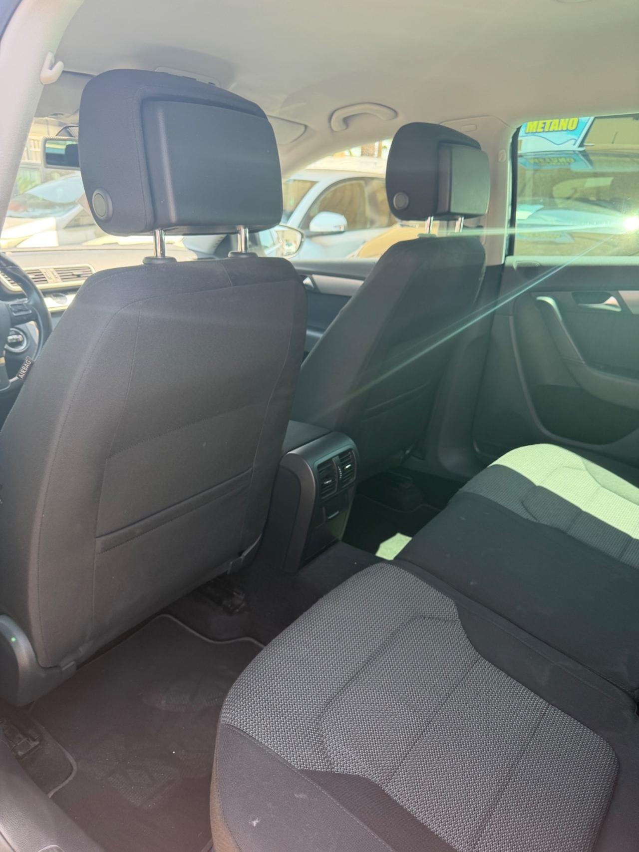 Volkswagen PASSAT 1.6 DIESEL 2011 - CARPLAY