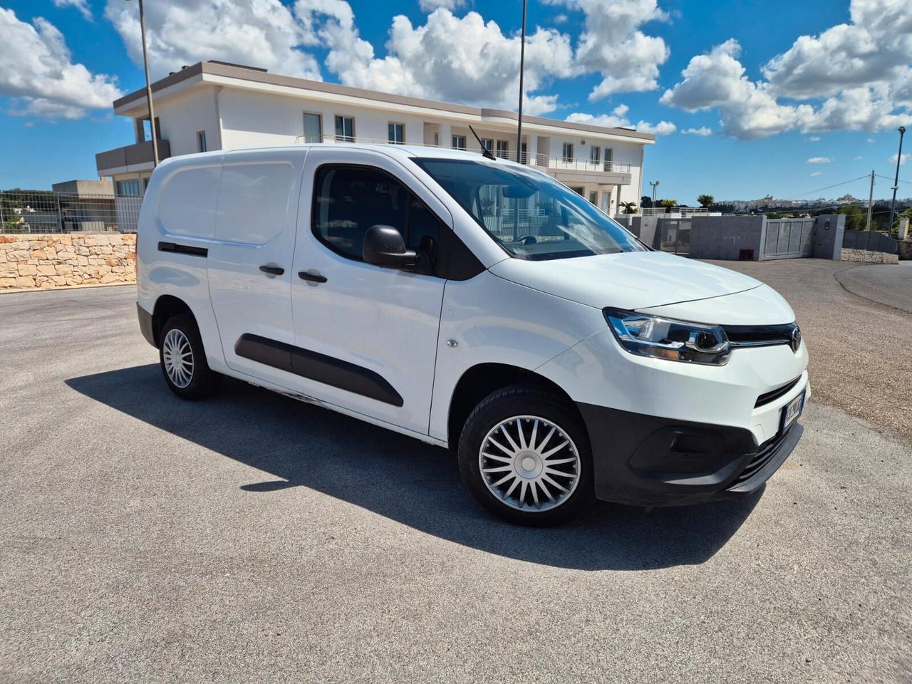 TOYOYA PROACE 3 POSTI PROLUNGATO
