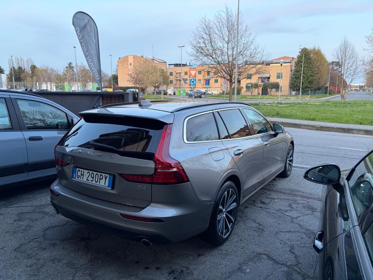 Volvo V60 B4 (d) Geartronic Momentum Business Pro