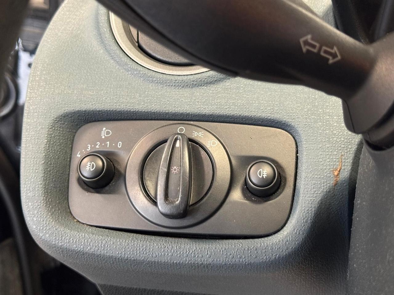 Ford Fiesta 1.2 BENZINA 82CV NEOPATENTATI 2009