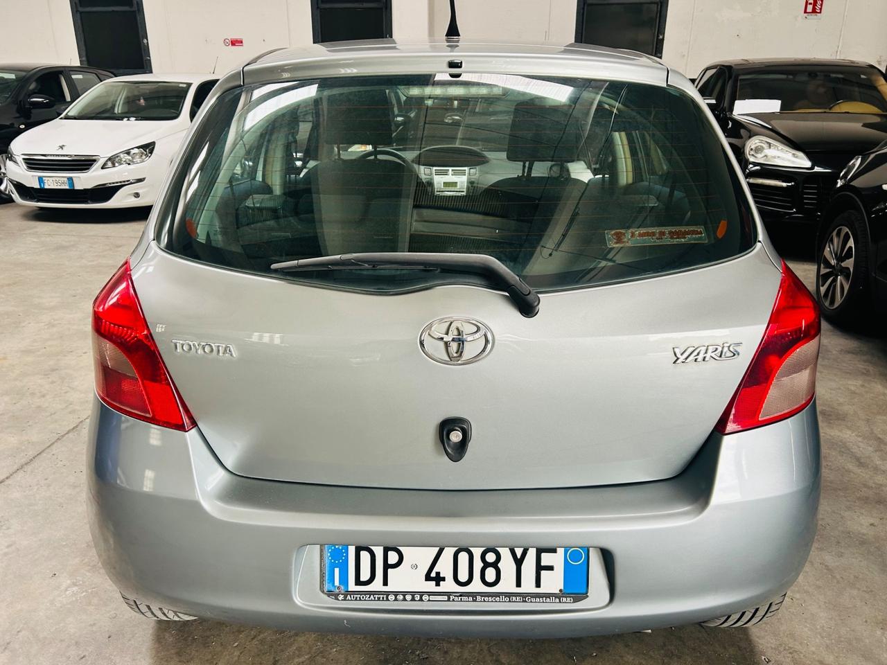 Toyota Yaris 1300 cc 85cv neopatentati