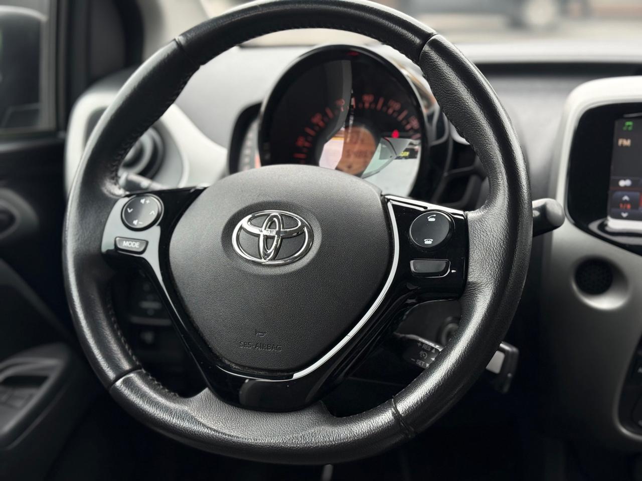 Toyota Aygo Connect 1.0 5 porte x-play + GARANTITA