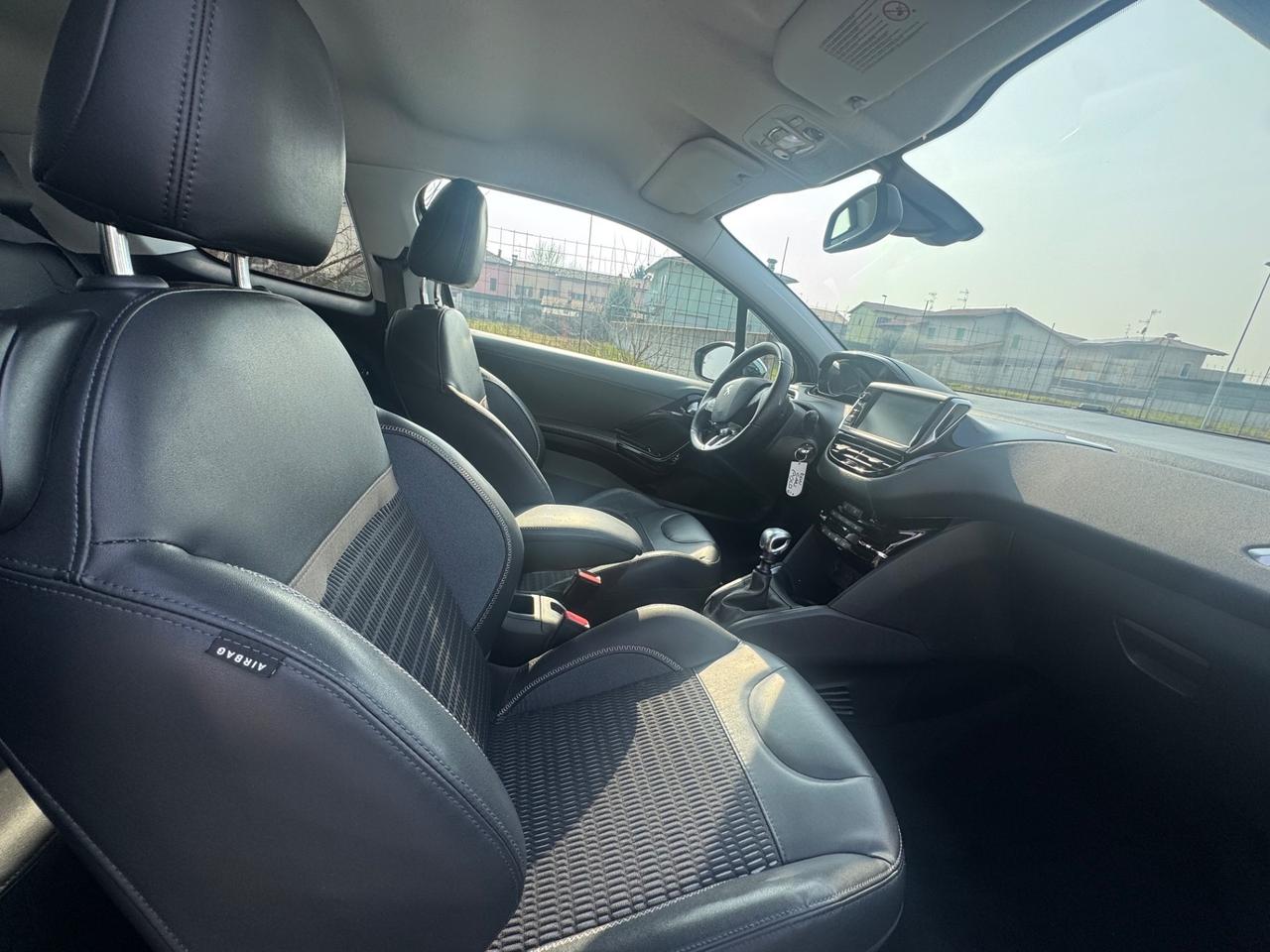 Peugeot 208 1.4 HDi 68 CV 3 porte Allure