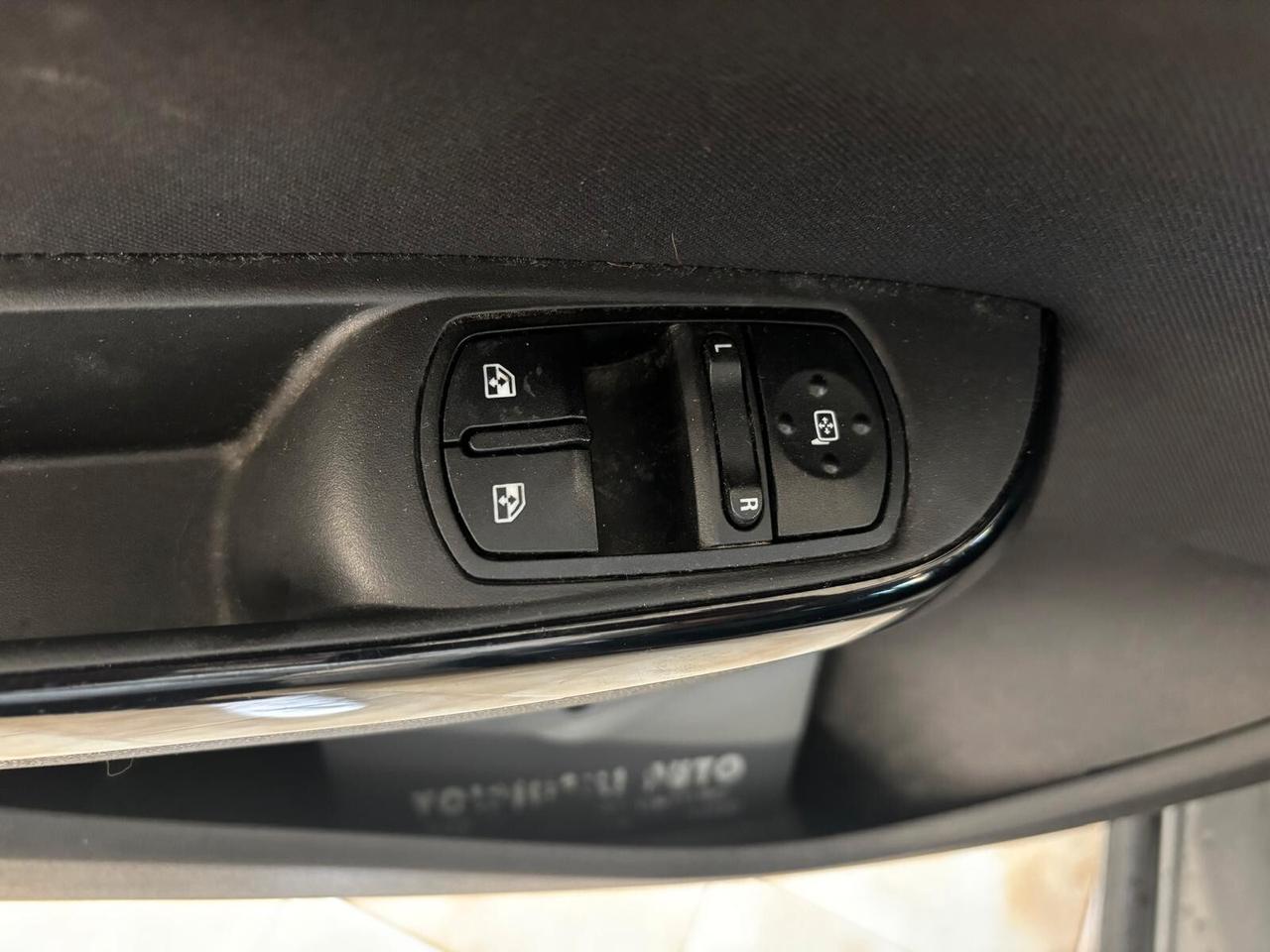 OPEL CORSA ANNO 2015 DS 1.3 ADATTA NEOPATENTATI KM 140 MILA