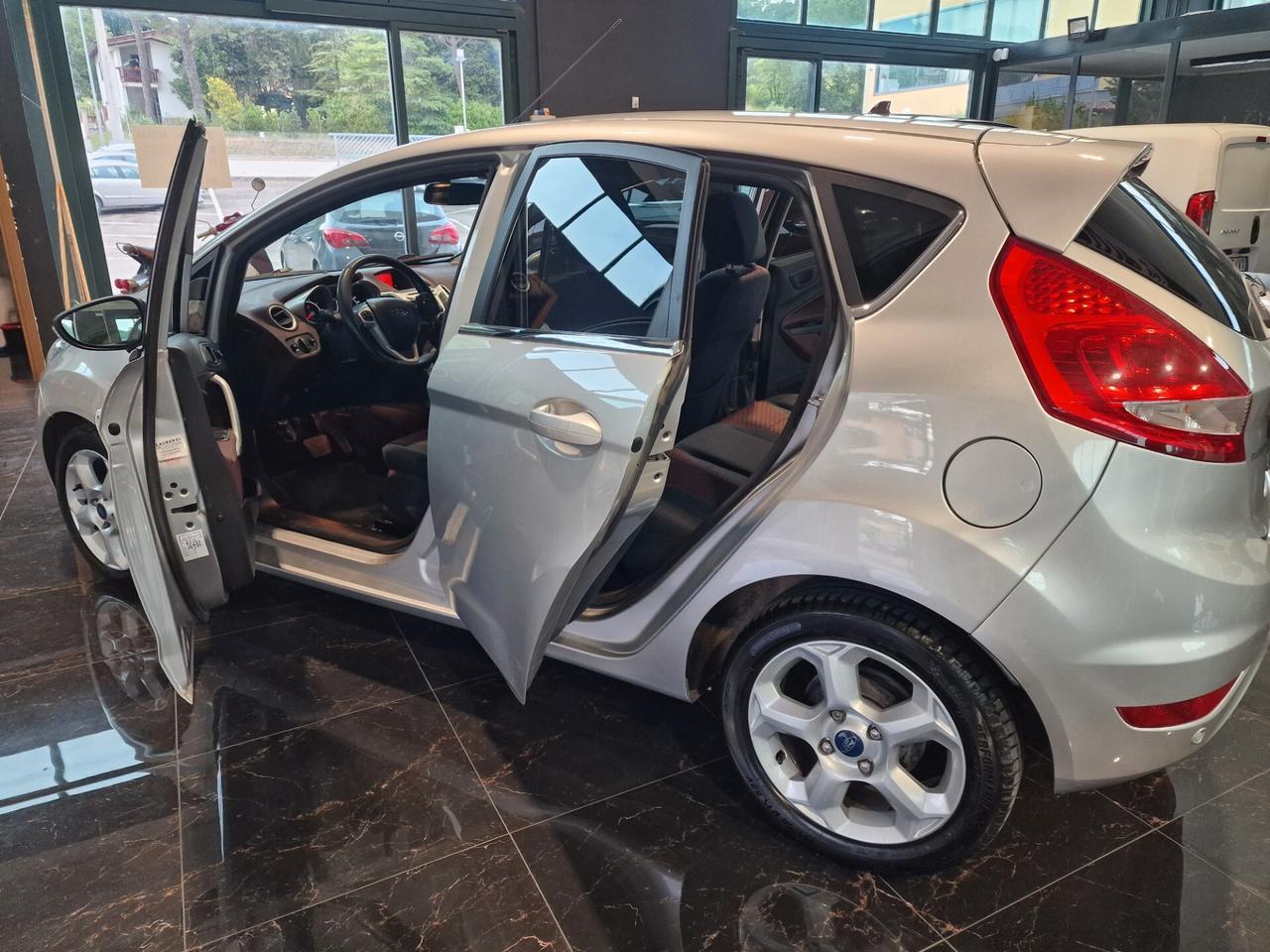 Ford Fiesta 1.4 b, AUTOMATICO GUIDABILE DA DISABILI.