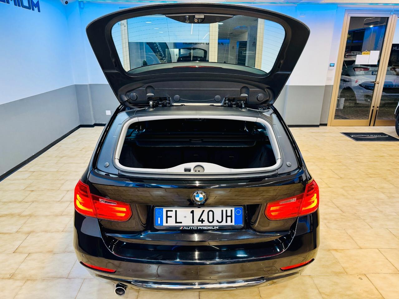 BMW 318d Touring LED / Sedili Risc. / Navi