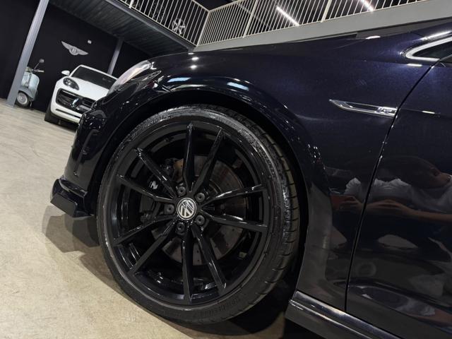 VOLKSWAGEN Golf R RISERVATA