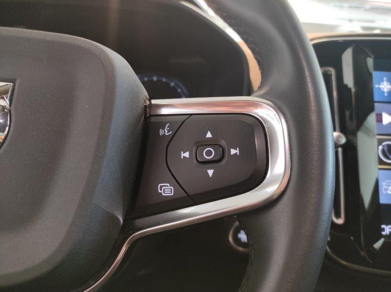 VOLVO XC40 (2017-->) - XC40 B4 AWD AUTOMATICO MOMENTUM