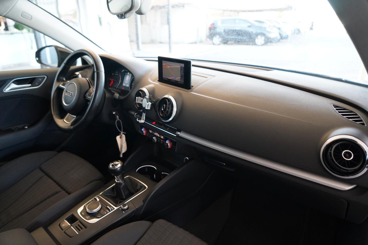 Audi A3 1.6 TDI 105 Cv Attraction