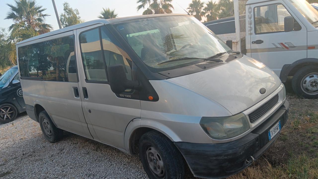 Bellissimo Ford transiti 9 Posti