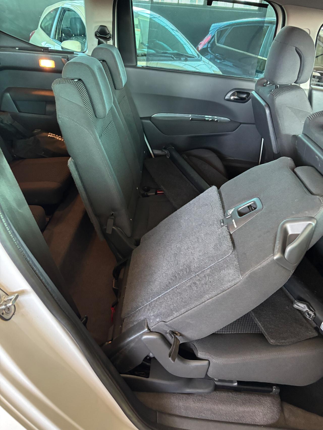 Peugeot 5008 2.0 HDi 110KW 150CV Allure 7 POSTI