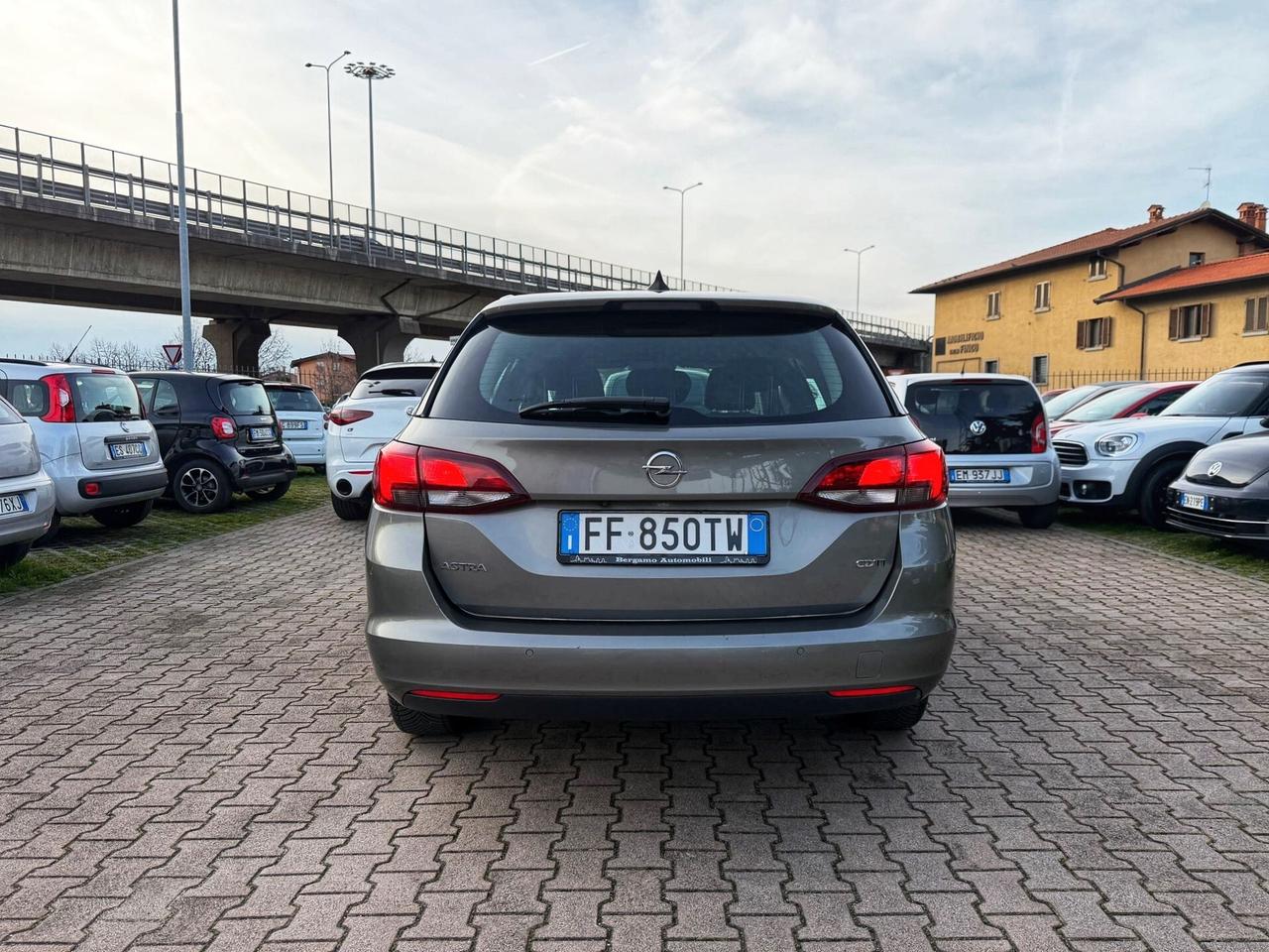 Opel Astra 1.6 CDTi 110CV AUTOMATICA NAVIGA CRUISE CAMERA OK NEOPATENTATI