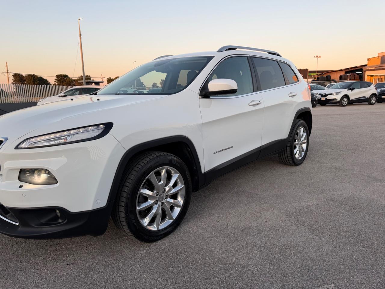 JEEP CHEROKEE 2.0 MJTD 140CV 2WD MANUAL FULL LED