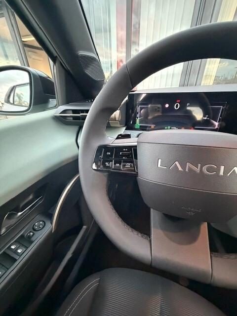 Lancia Ypsilon Hybrid e-DCT – Edizione Limitata Cassina