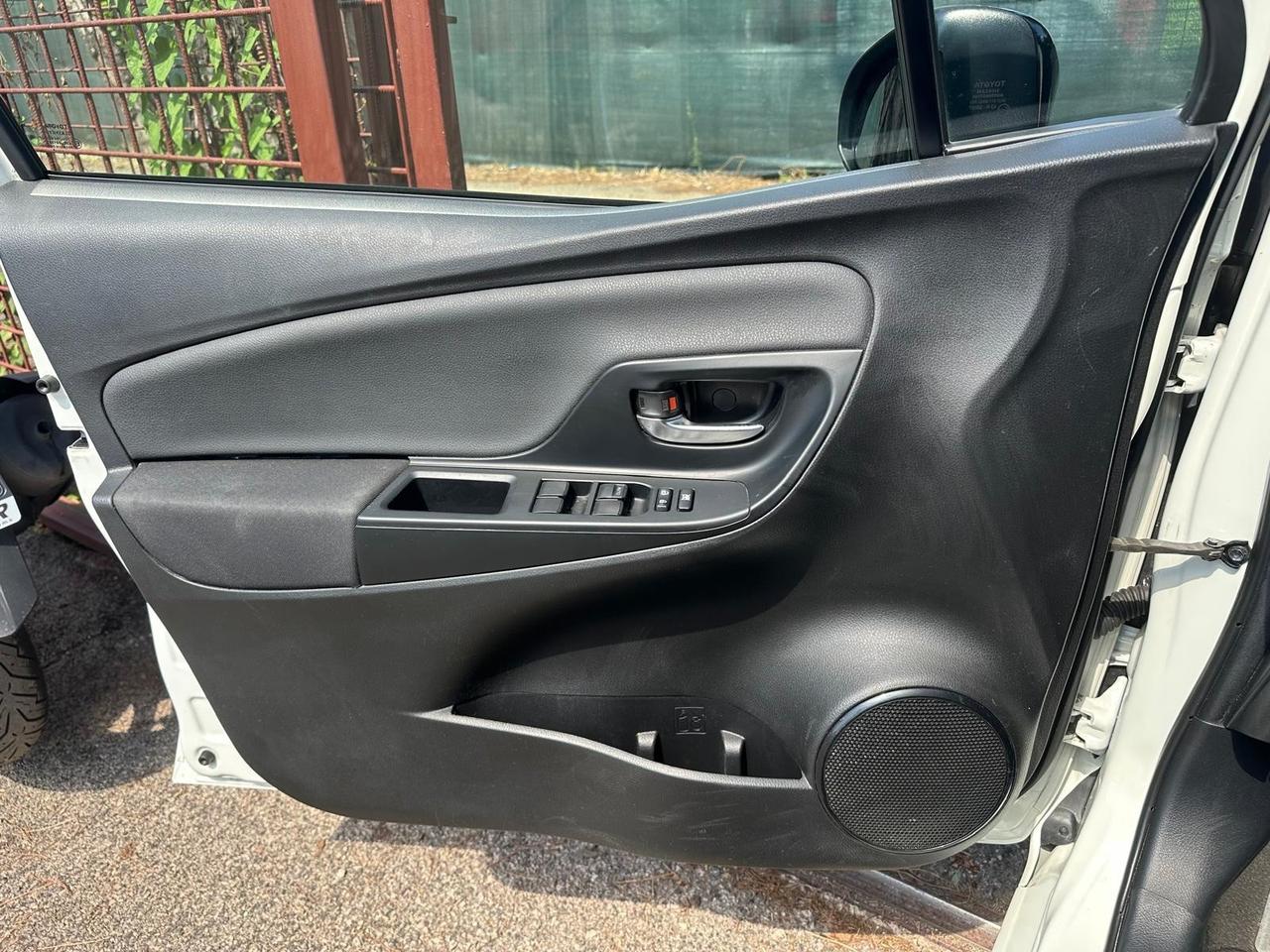 Toyota Yaris 1.5 5 porte Lounge sport full optional Kamera navi PDC led cerchi in lega garanzia 24 mesi