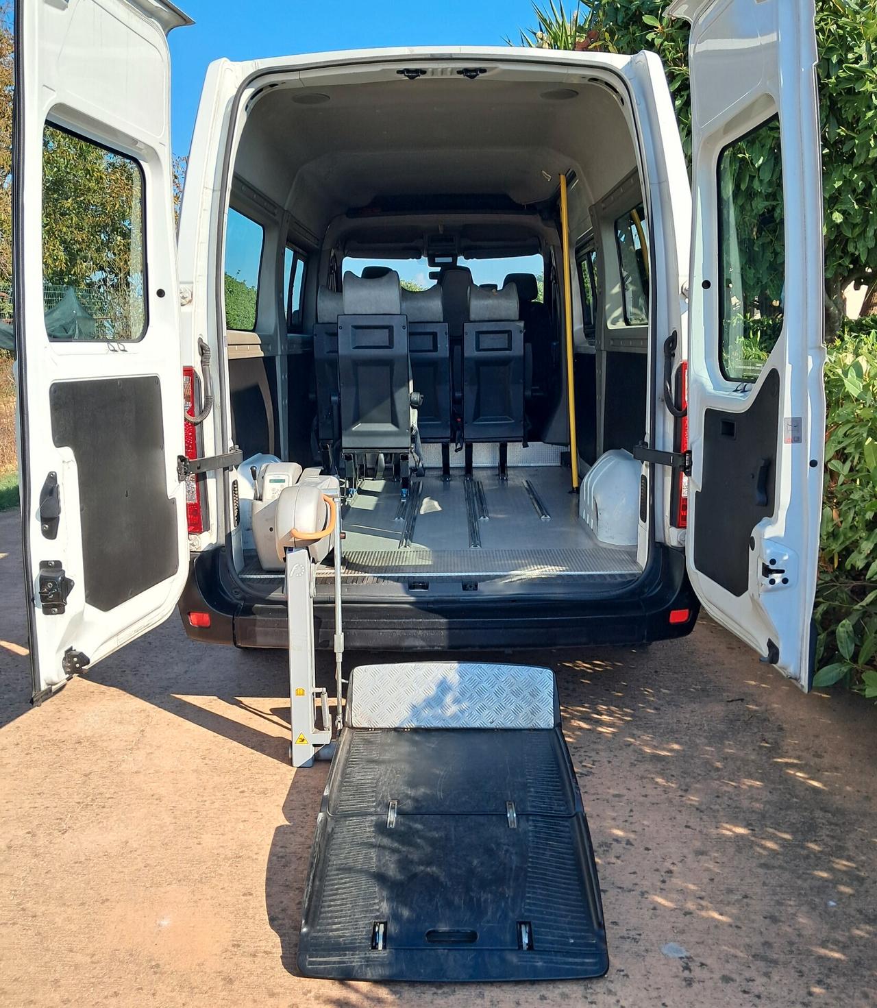 Renault Master 9 posti 3 carrozzine trasporto disabili pedana elettroidraulica