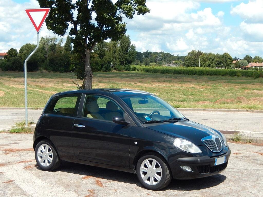 LANCIA YPSILON 1.2 benzina -SI NEOPATENTATI