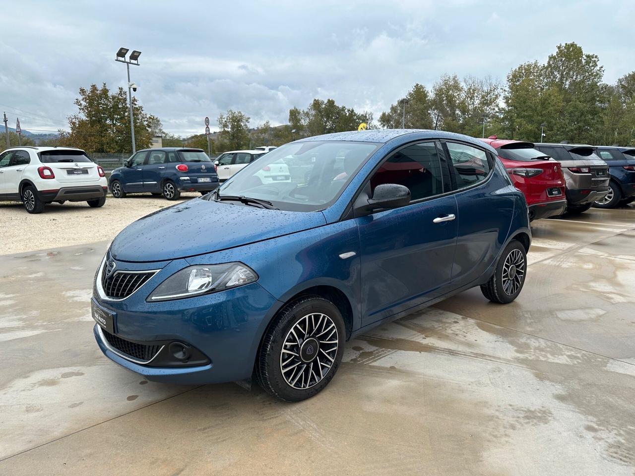 Lancia Ypsilon 1.0 Hybrid Platino full optional