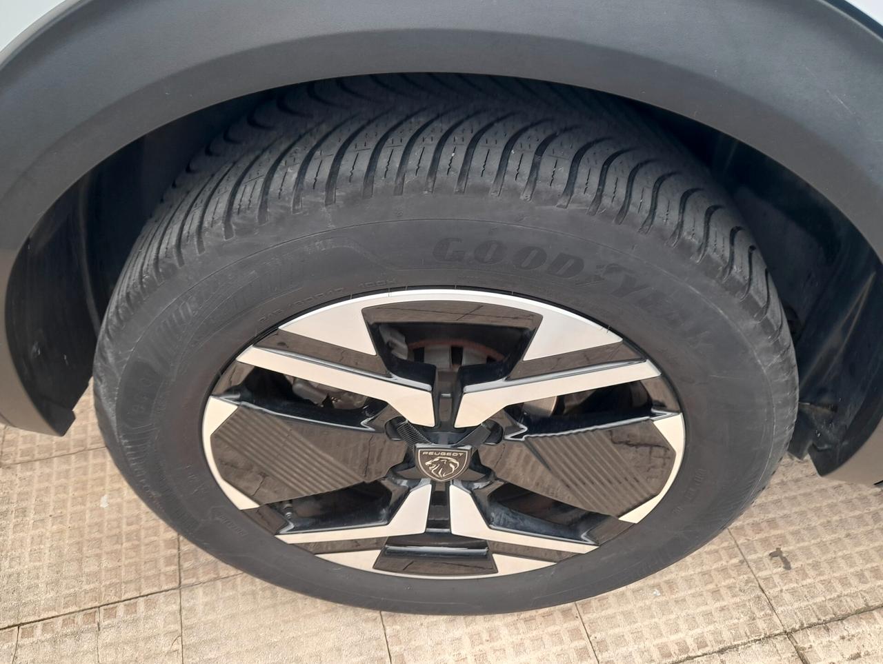 Peugeot 2008 BlueHDi 130 S&S EAT8 GT