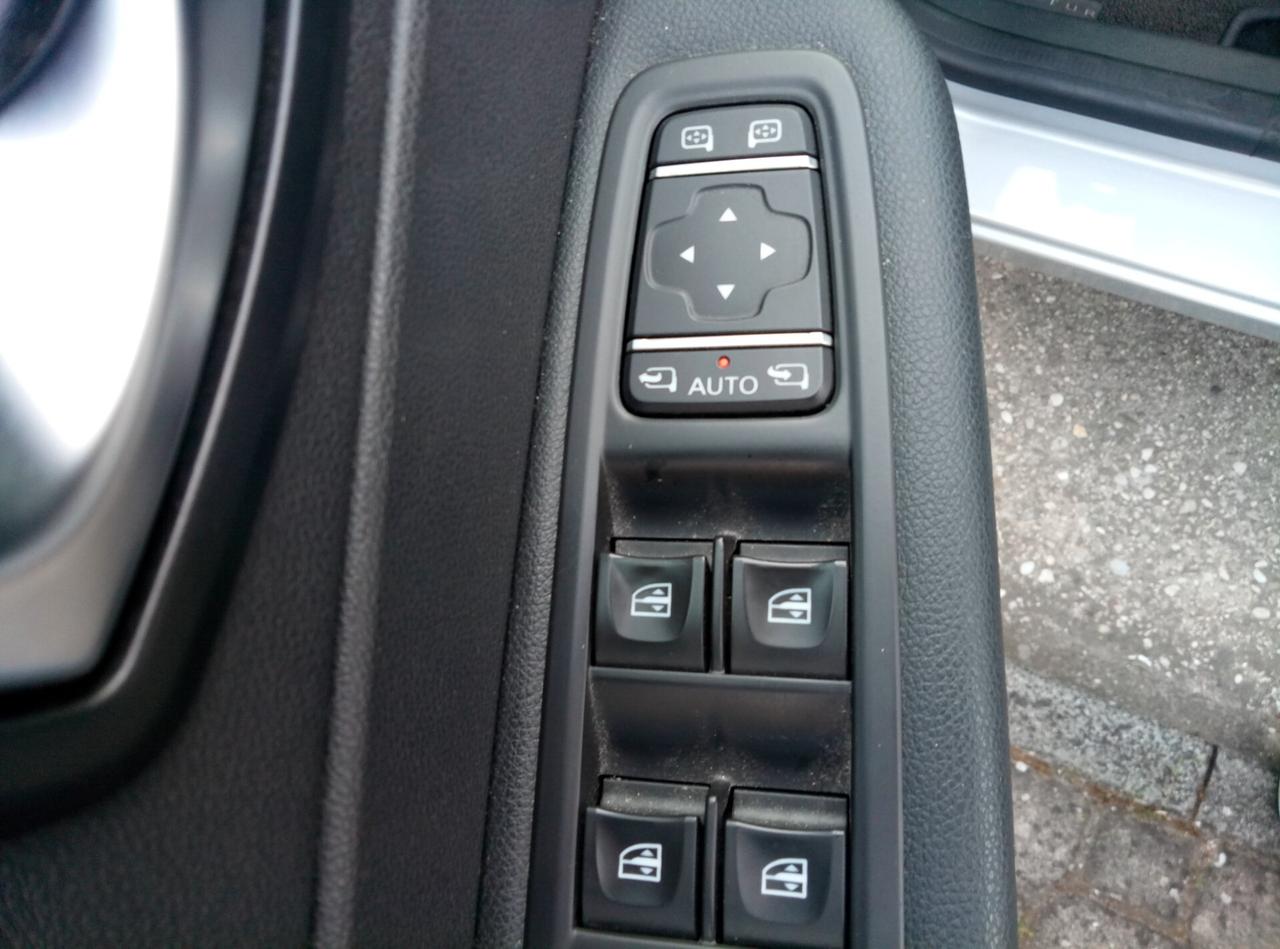 Renault Captur TCe 12V 90 CV Business iNTENSE