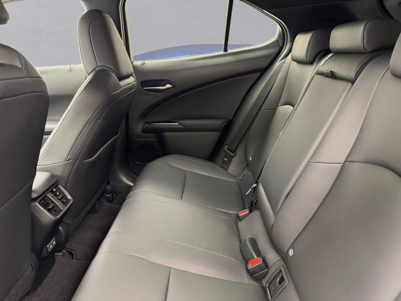 LEXUS UX HYBRID 4WD DESIGN