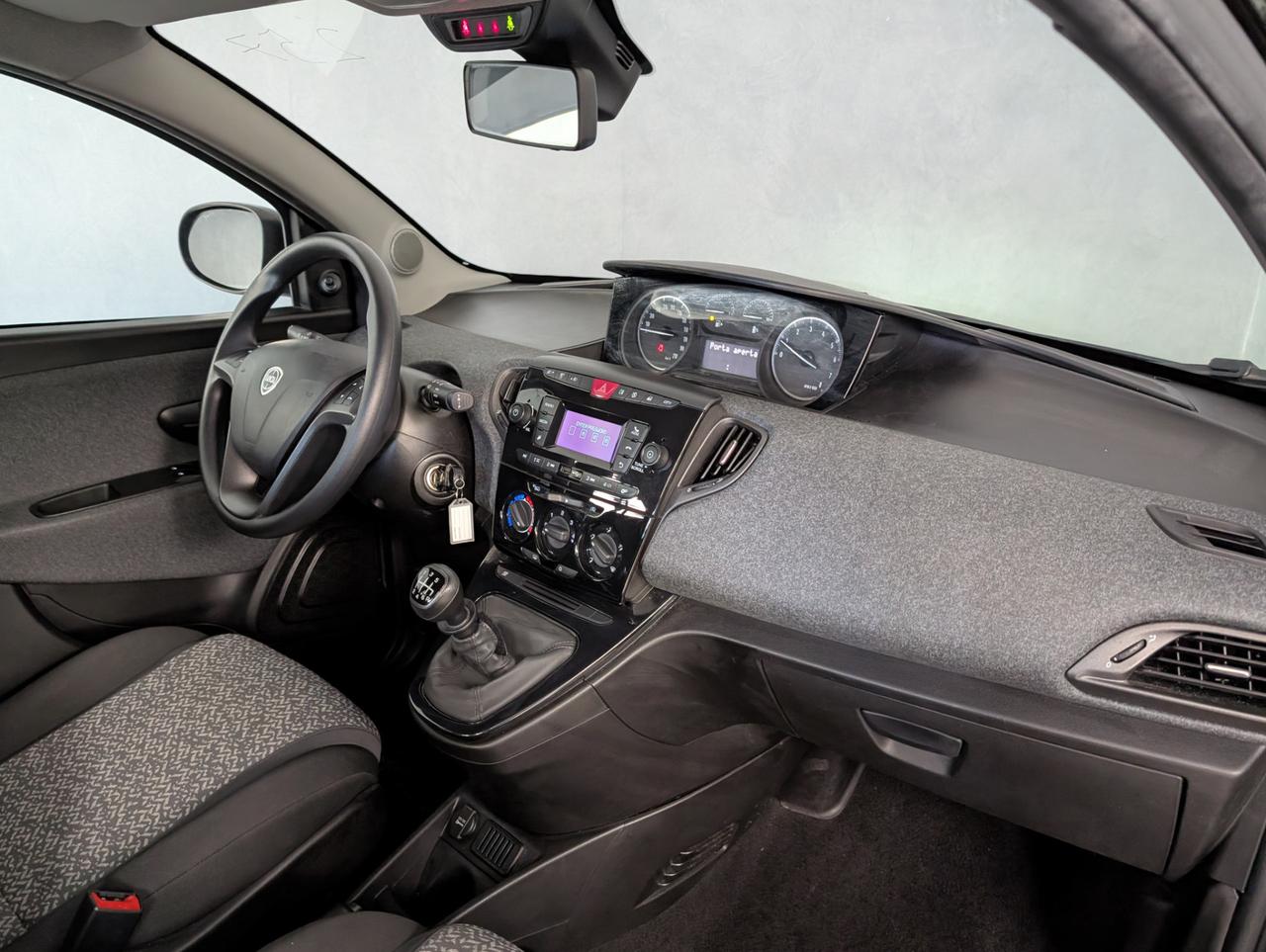 Lancia Ypsilon 1.0 Hybrid 70cv Silver