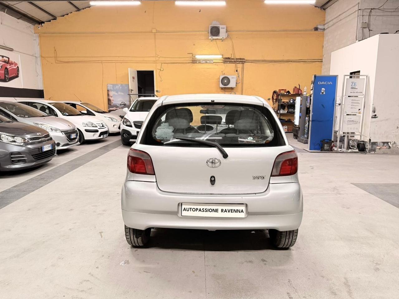 Toyota Yaris 1.0i 16V cat 3 porte Sol