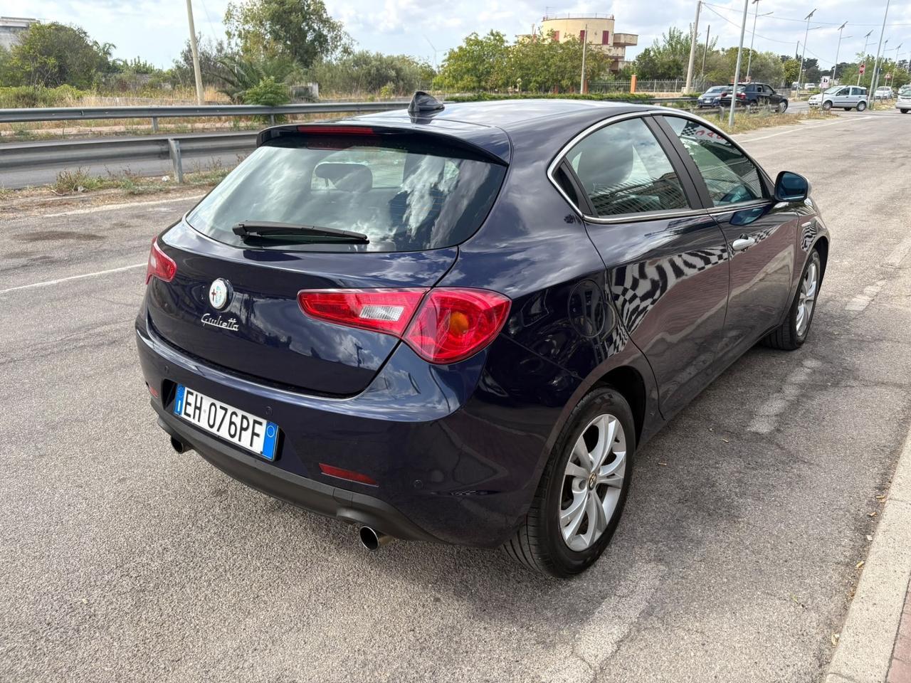 Alfa Romeo Giulietta 2.0 JTDm Distinctive 2011