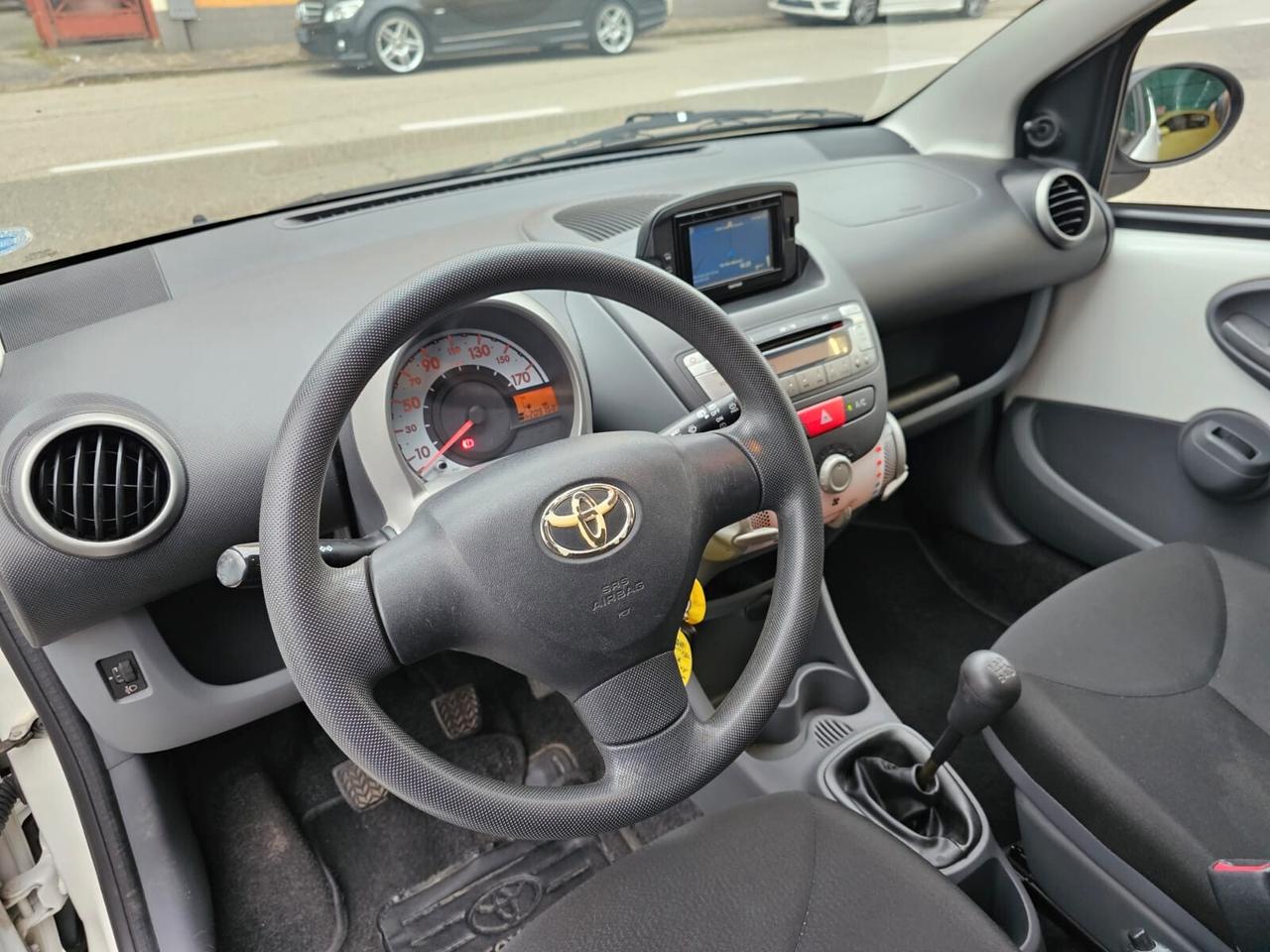 Toyota Aygo 1.0 68cv Now Connect*Clima*Navi*Cerchi*Neopatentati
