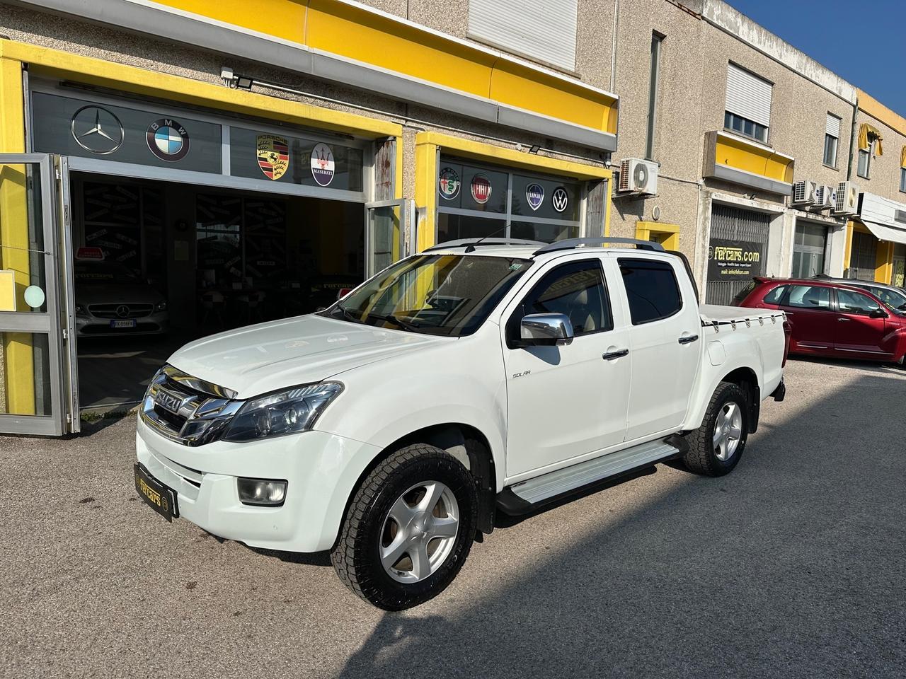 Isuzu D-Max 2.5 Space Cab Solar A/T 4WD