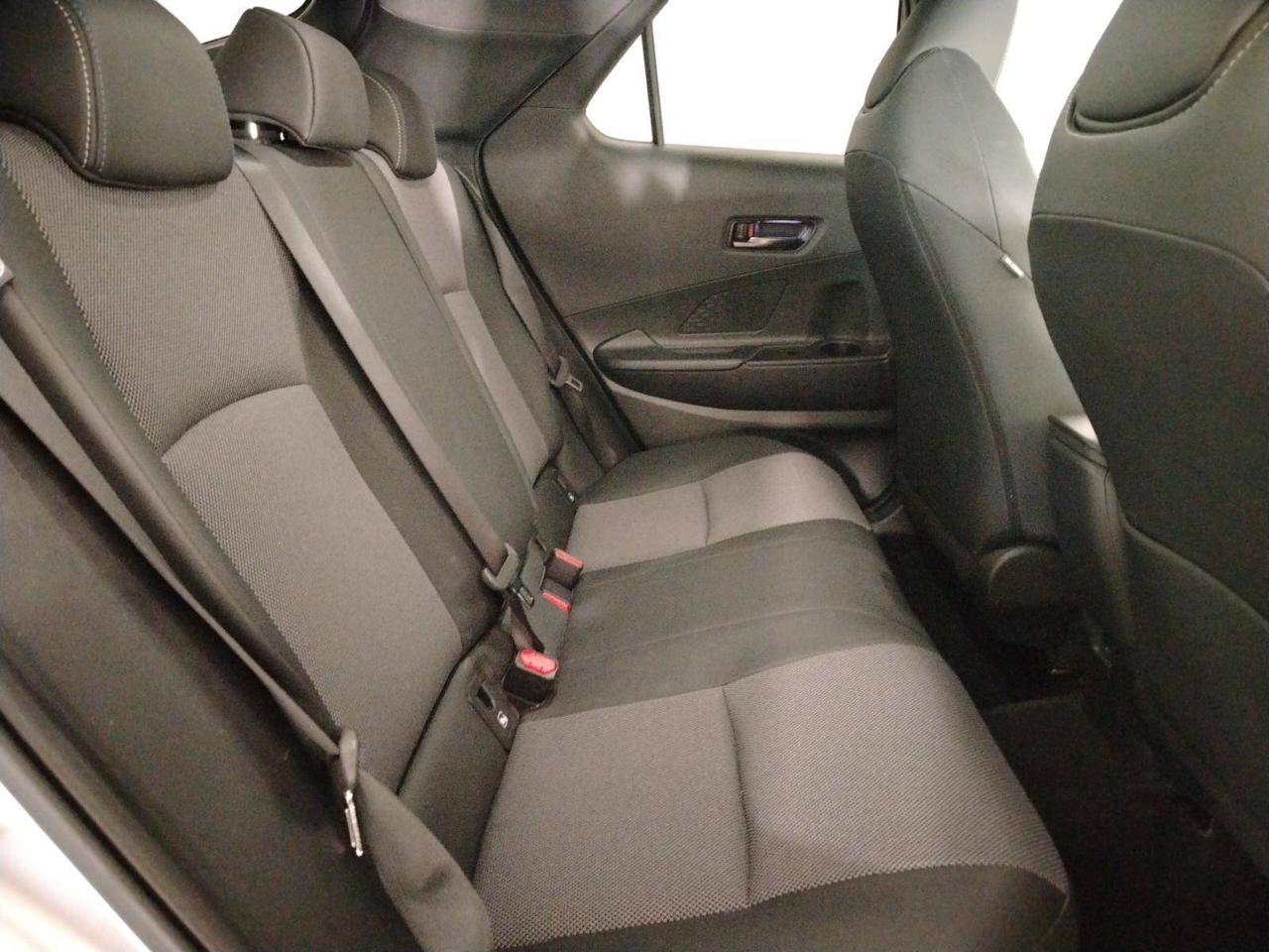 Toyota C-HR 2.0 hev Lounge fwd