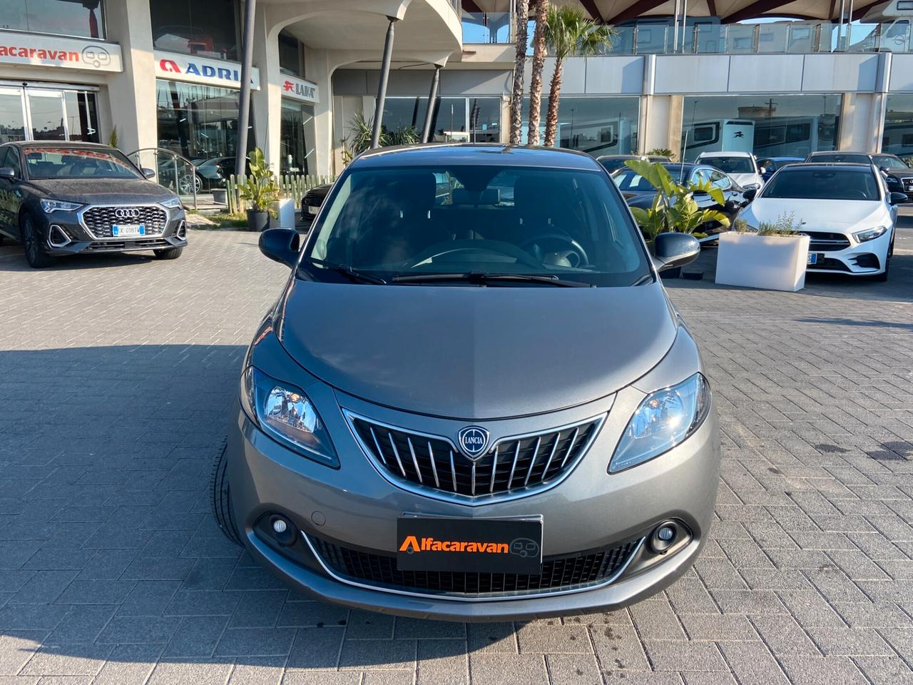 Lancia Ypsilon 1.0 firefly hybrid Gold