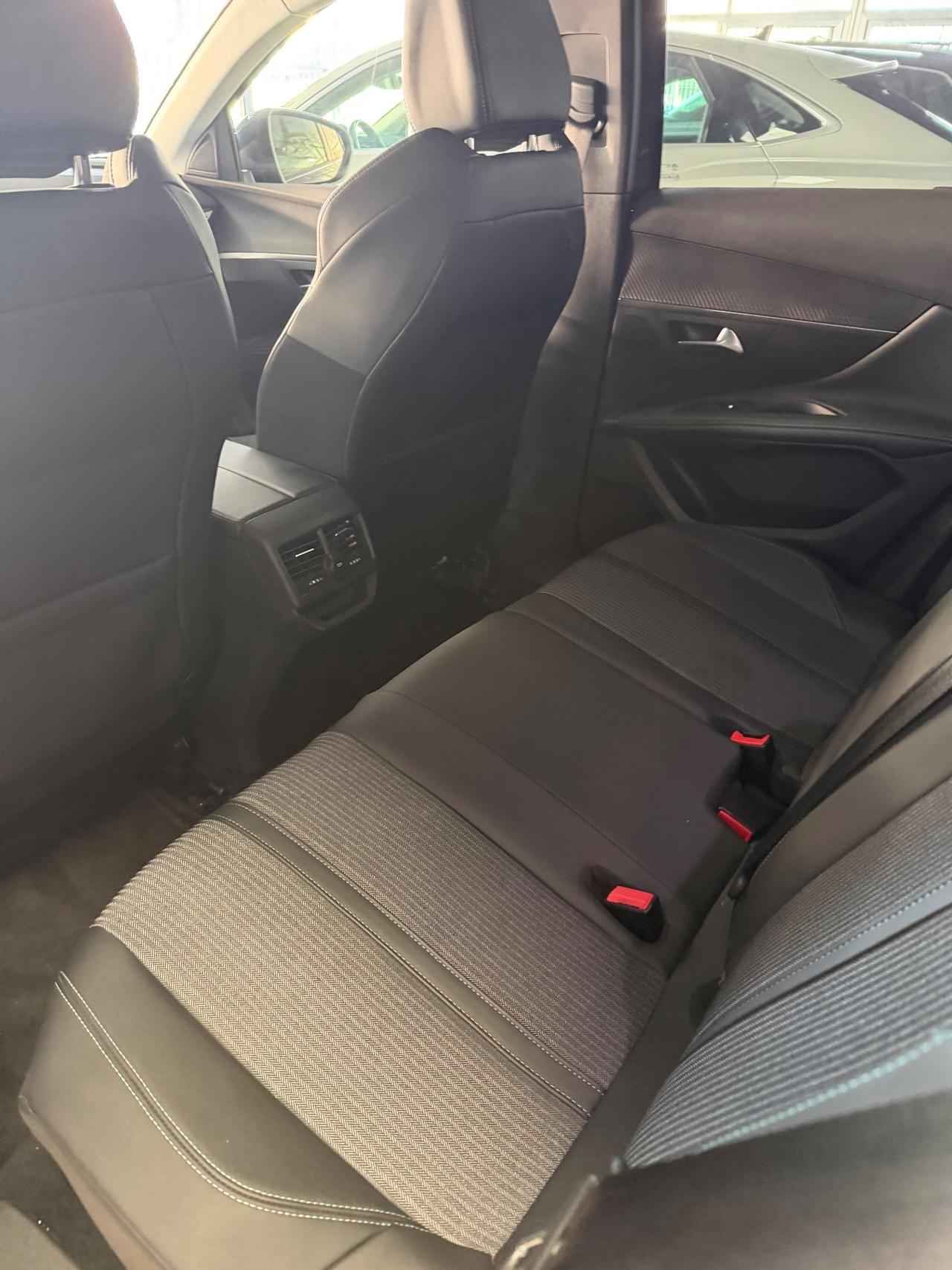 Peugeot 3008 BlueHDi 130 S&S EAT8 Active Pack