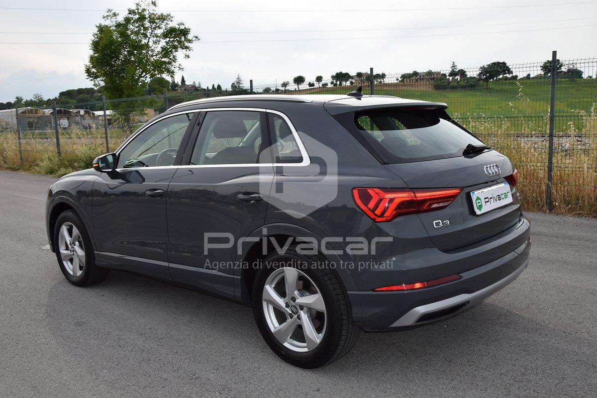 AUDI Q3 40 TDI quattro S tronic Business Advanced