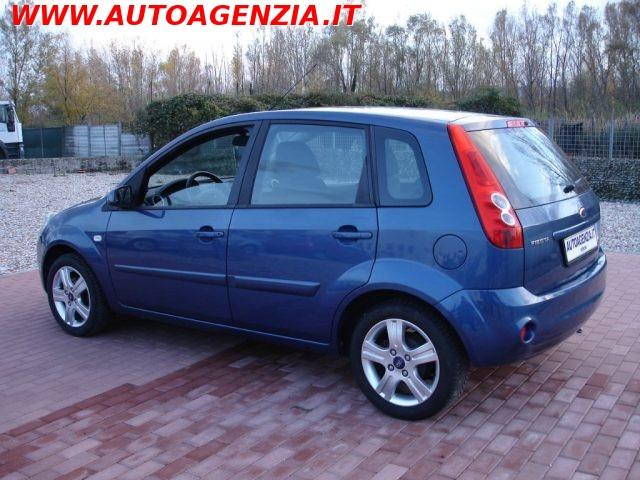 FORD Fiesta 1.2 16V 5p. POCHI KM