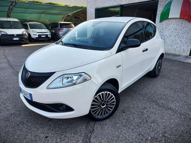 Lancia Ypsilon 0.9 t.air 85 cv Gold ecochic metano uni propiet.
