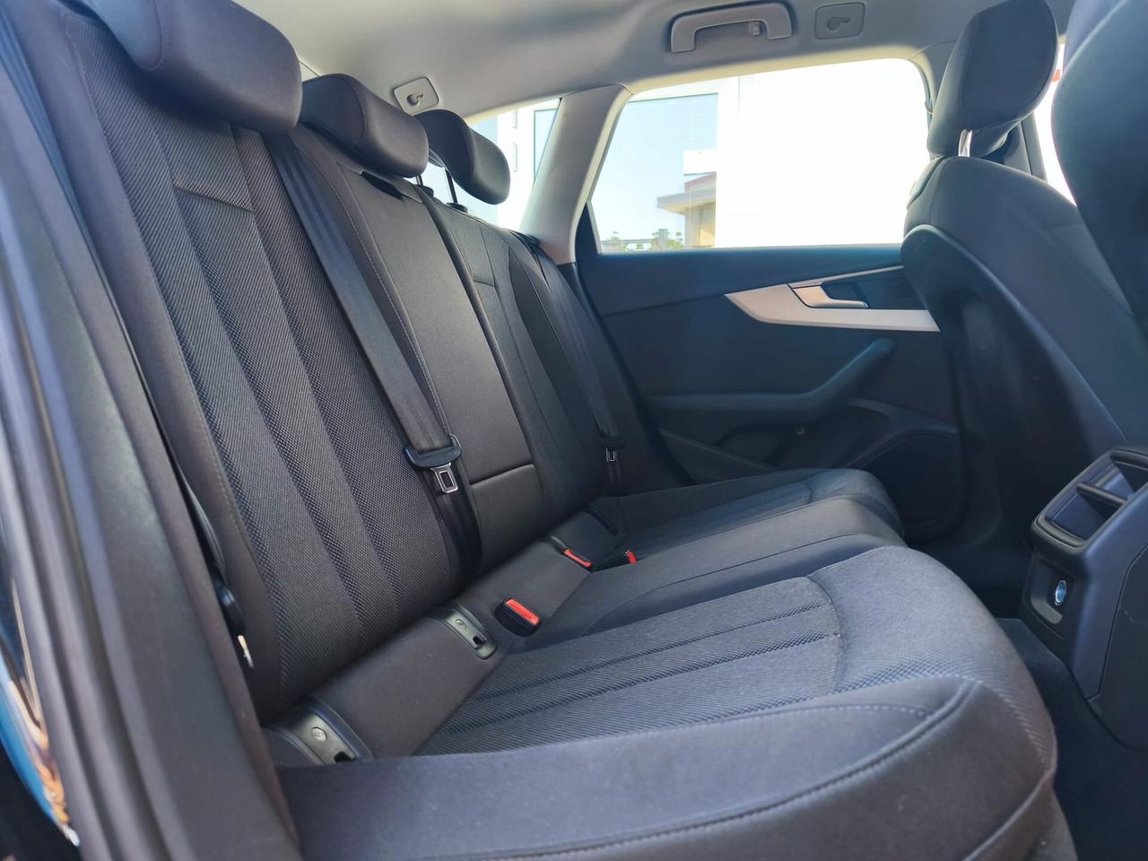 Audi A4 Avant 30 TDI/136 CV S tronic line edition
