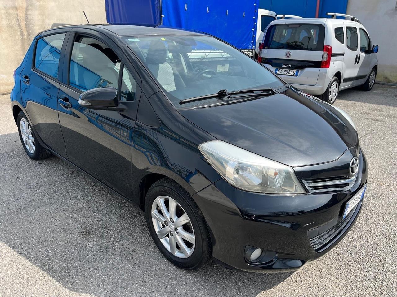 Toyota yaris 5P-1.0 benz-98000km-Full-2012